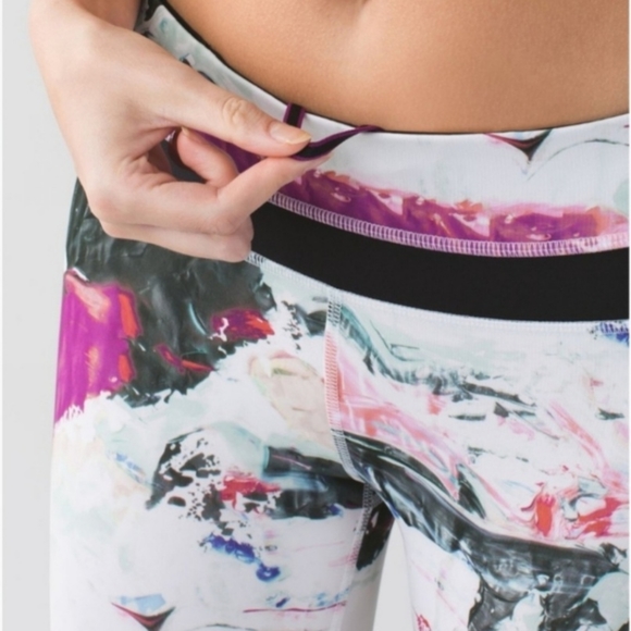 Lululemon Run: Inspire Crop II *All Full-On Luxtreme, Size 6 - Picture 3 of 15